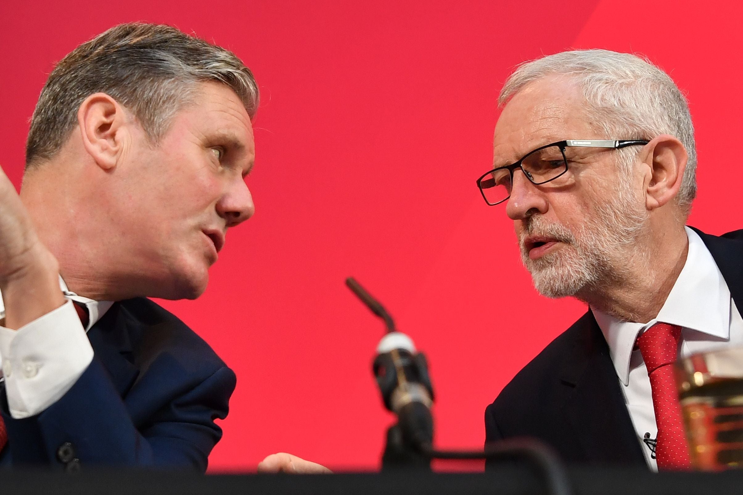 Keir Starmer confers with Jeremy Corbyn during a press conference during the 2019 election campaign