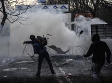 Greek police fire tear gas at hundreds of refugees on Turkey border