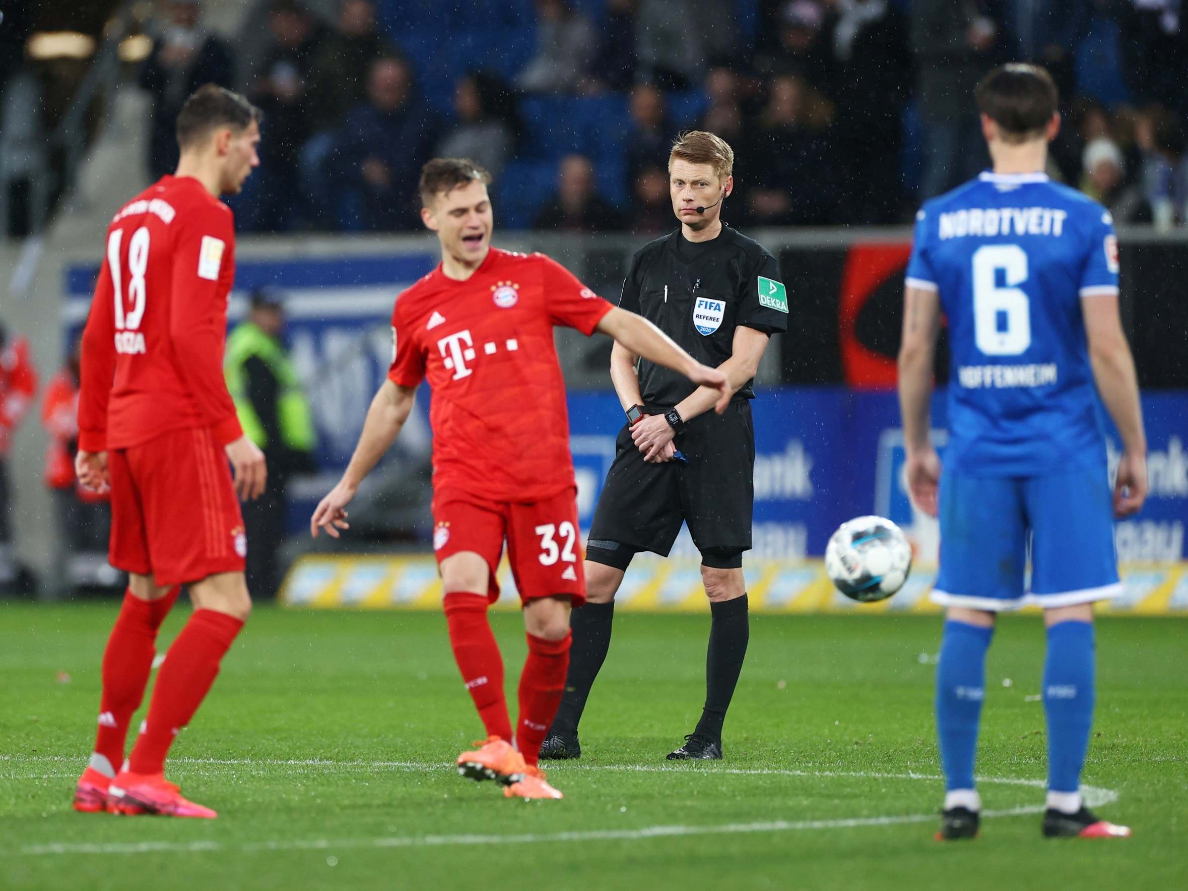 Bayern Munich and Hoffenheim finish match passing to each other in protest over offensive banner