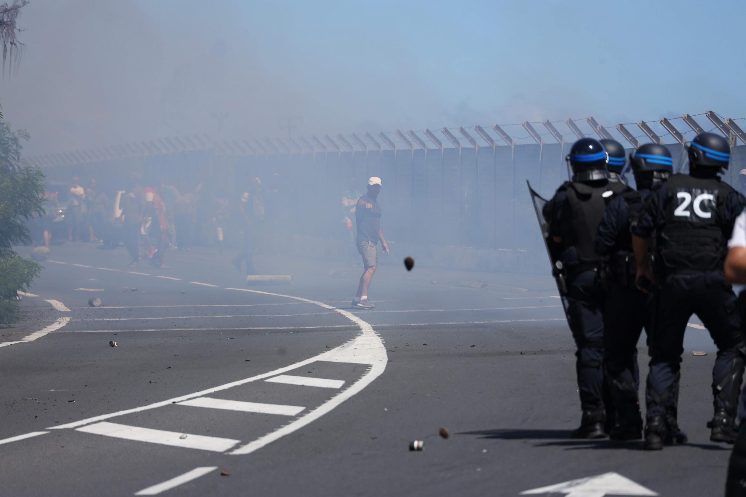 Protestors throw rocks