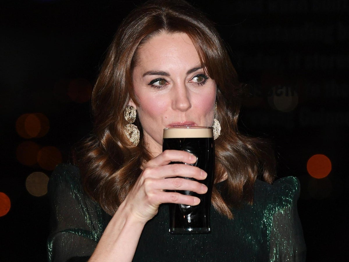 Kate Middleton wears emerald green dress in homage to Ireland while  drinking a pint of Guinness | The Independent | The Independent