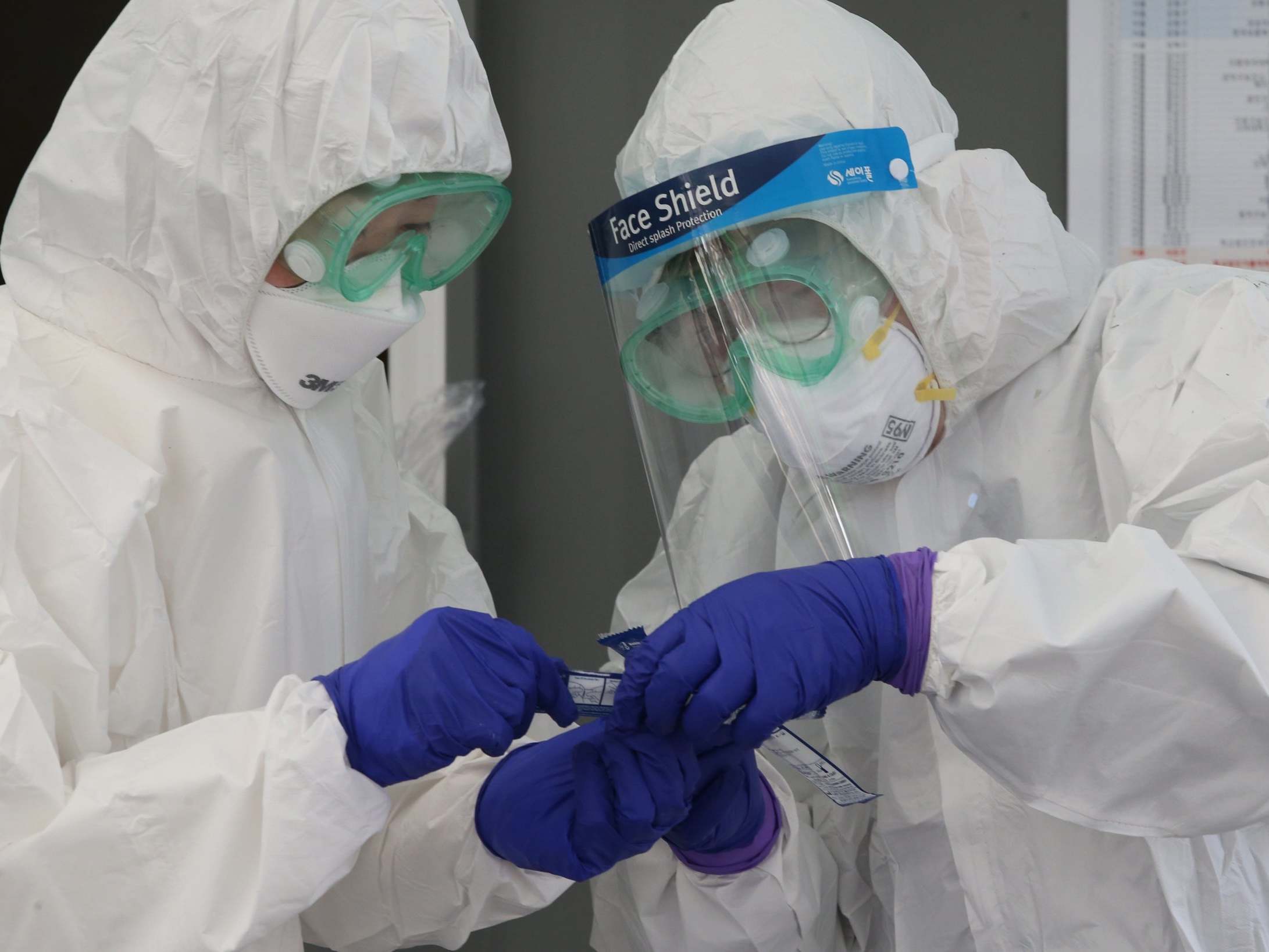 Coronavirus news – live: Warnings over looming UK epidemic after biggest daily increase in cases, as outbreak hits more countries and new state of emergency declared in US