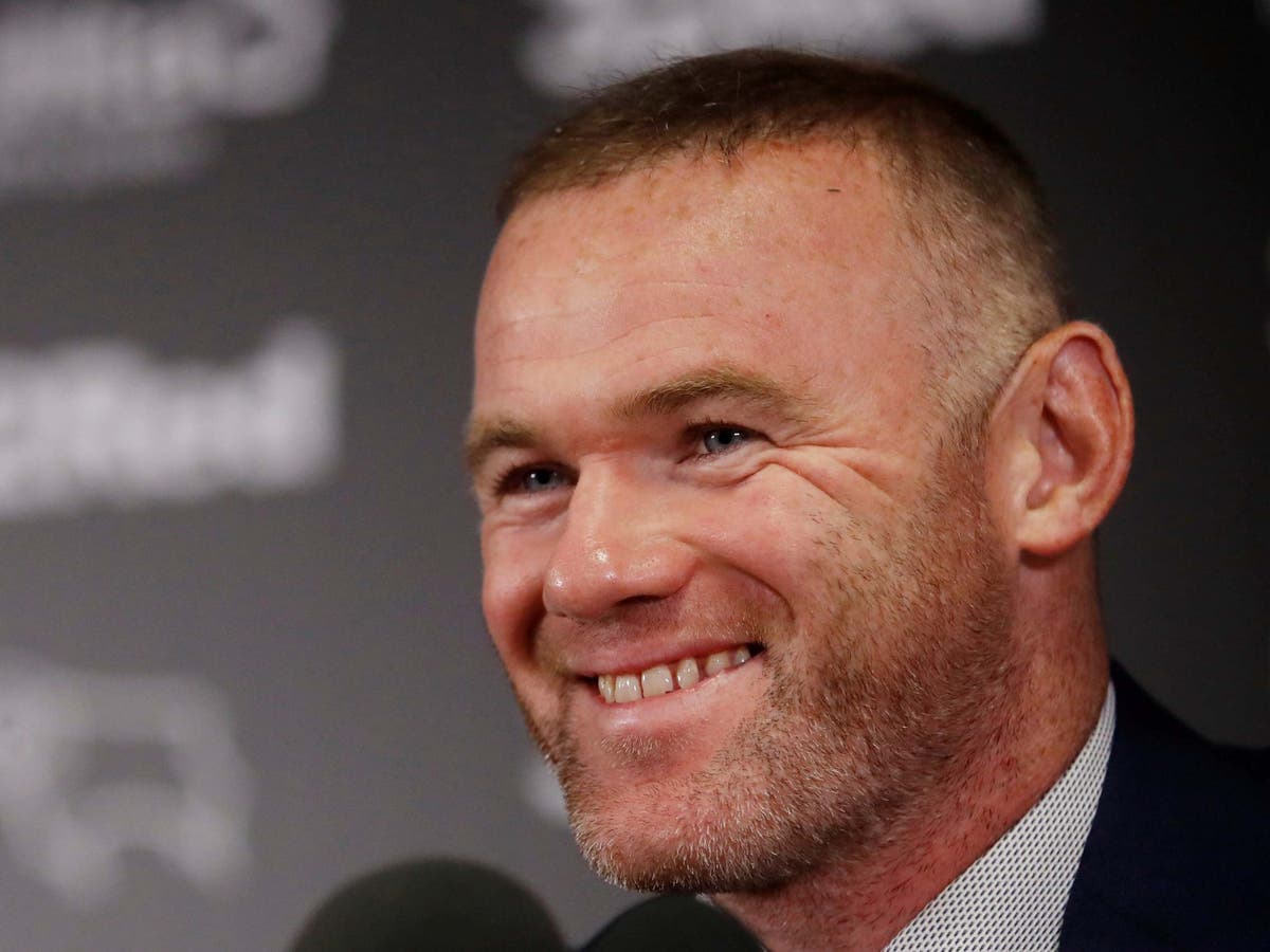 Wayne Rooney tells Manchester United fans to show patience in quest to get back to the top