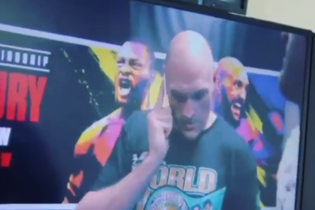 Fury calls his father after winning the world title