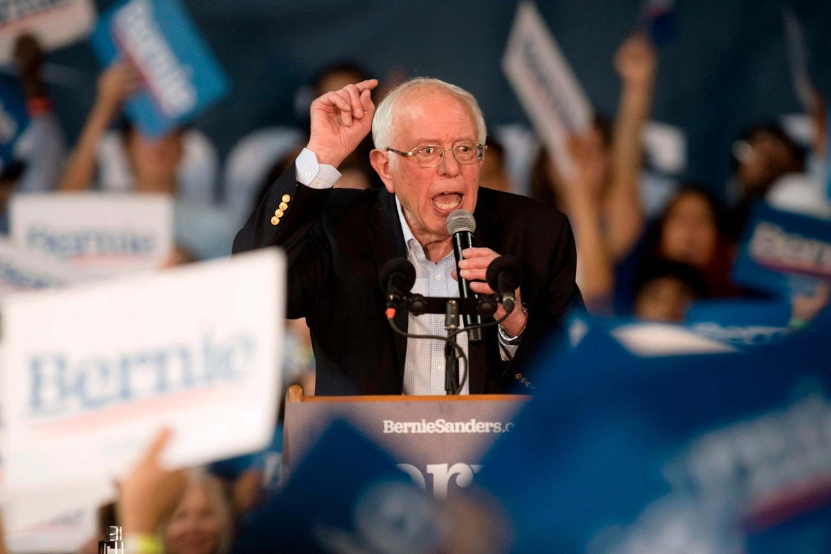 Trump supporters fly helicopter above Bernie Sanders rally | The ...