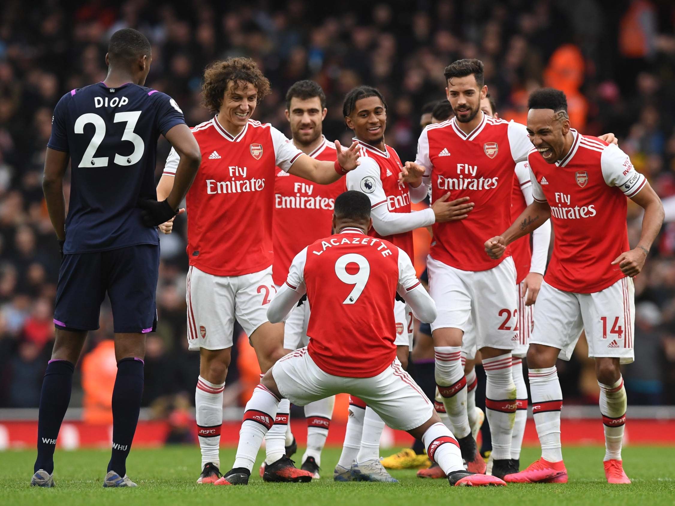 Arsenal celebrate their late winner against West Ham