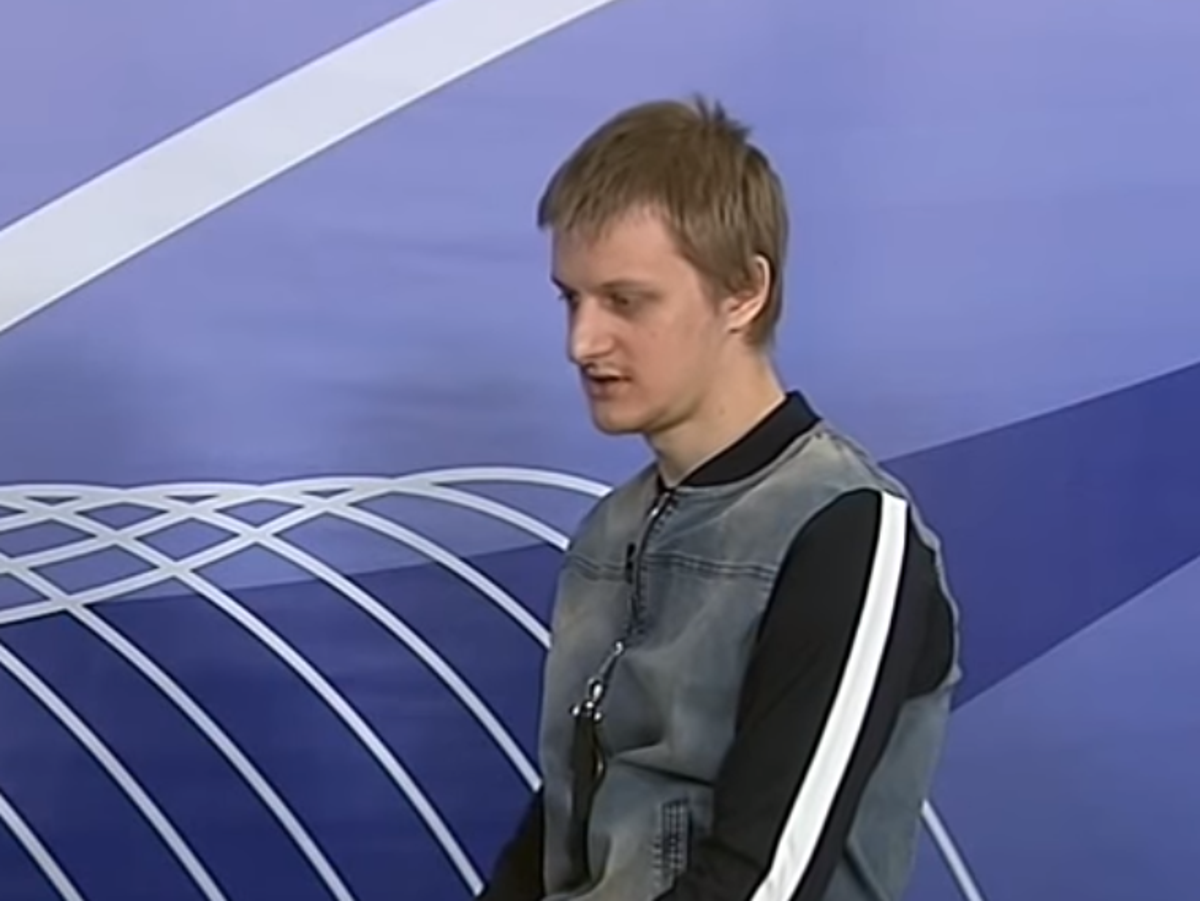 Ukrainian chess grandmaster who escaped war passes on skills to