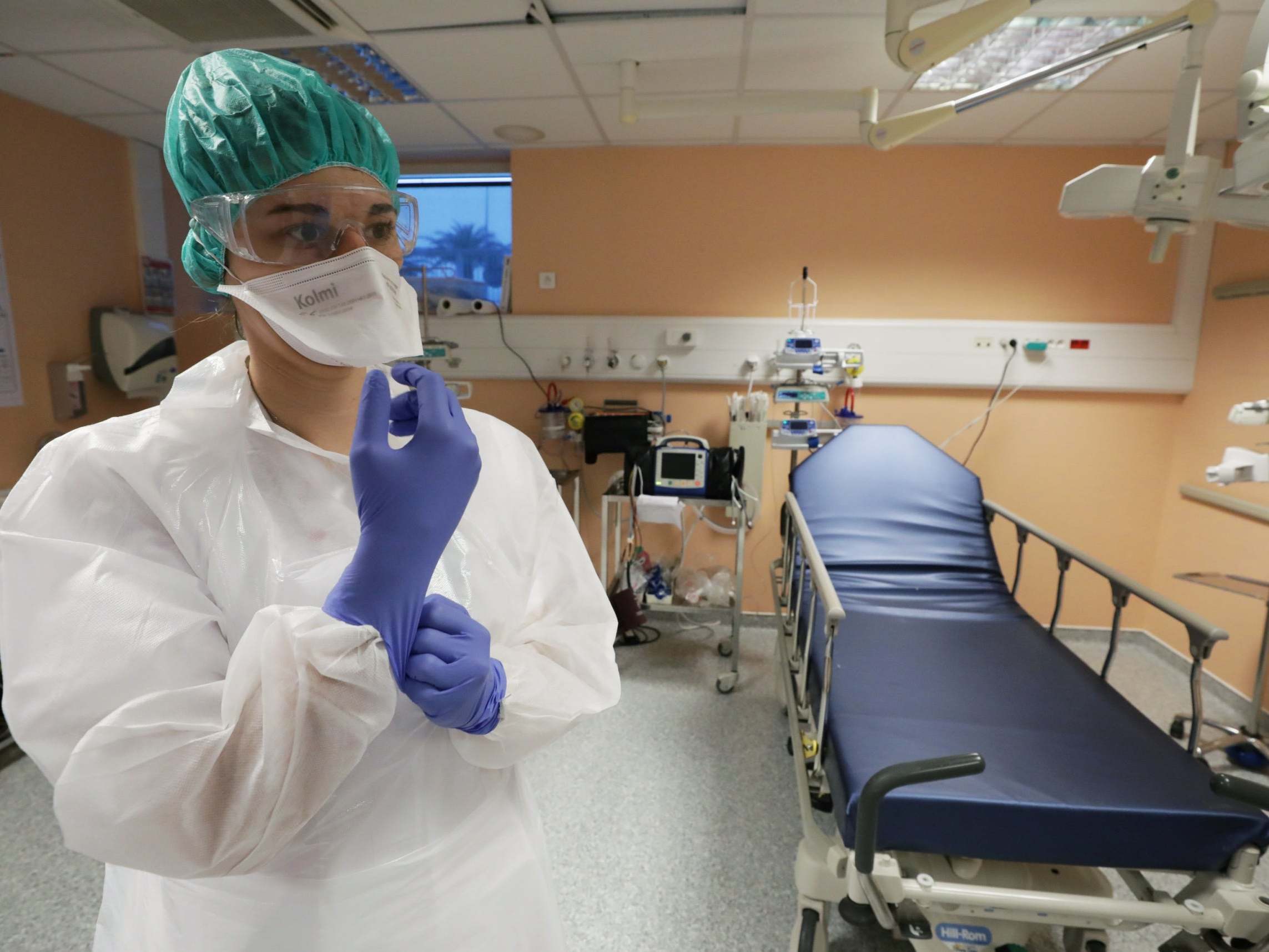 Coronavirus: Unqualified nursing students to be drafted in to help hospitals amid UK outbreak, NHS boss reveals