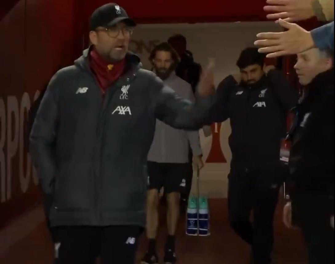 Liverpool vs Atletico Madrid: Jürgen Klopp tells off fans attempting to high-five players amid coronavirus fears