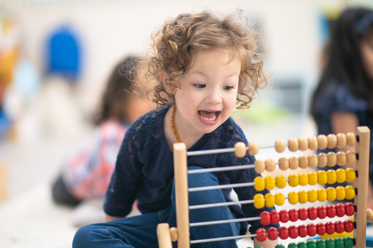 Study reveals why firstborn children are more likely to earn more