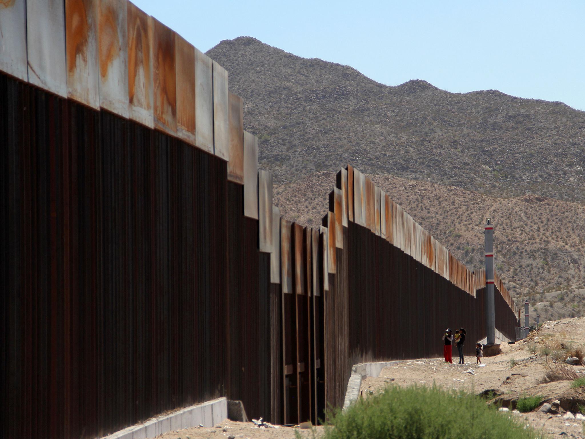 US border: Residents warn workers building Trump's wall could spread coronavirus