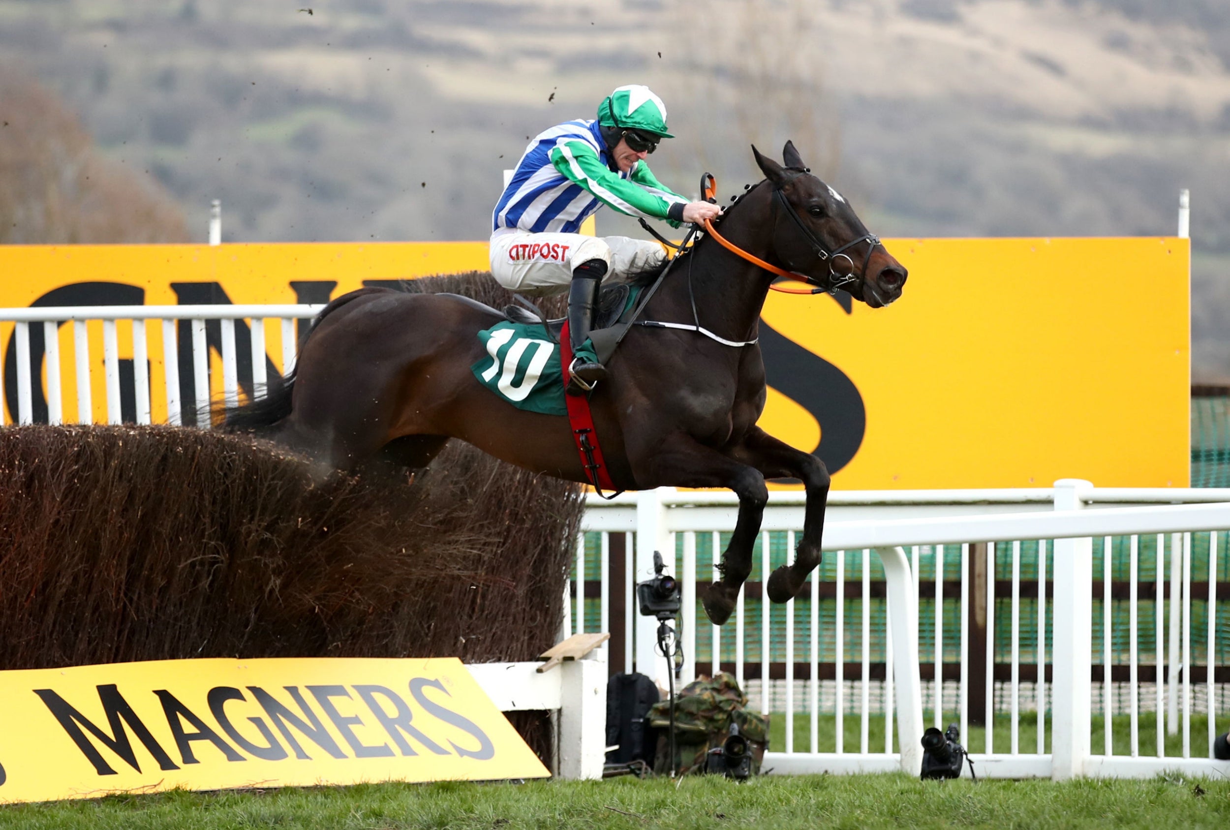 Chosen Mate win the Annual Challenge Cup Handicap Chase