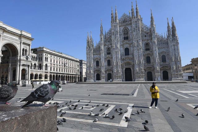 Milan’s Dome Square almost completely empty (