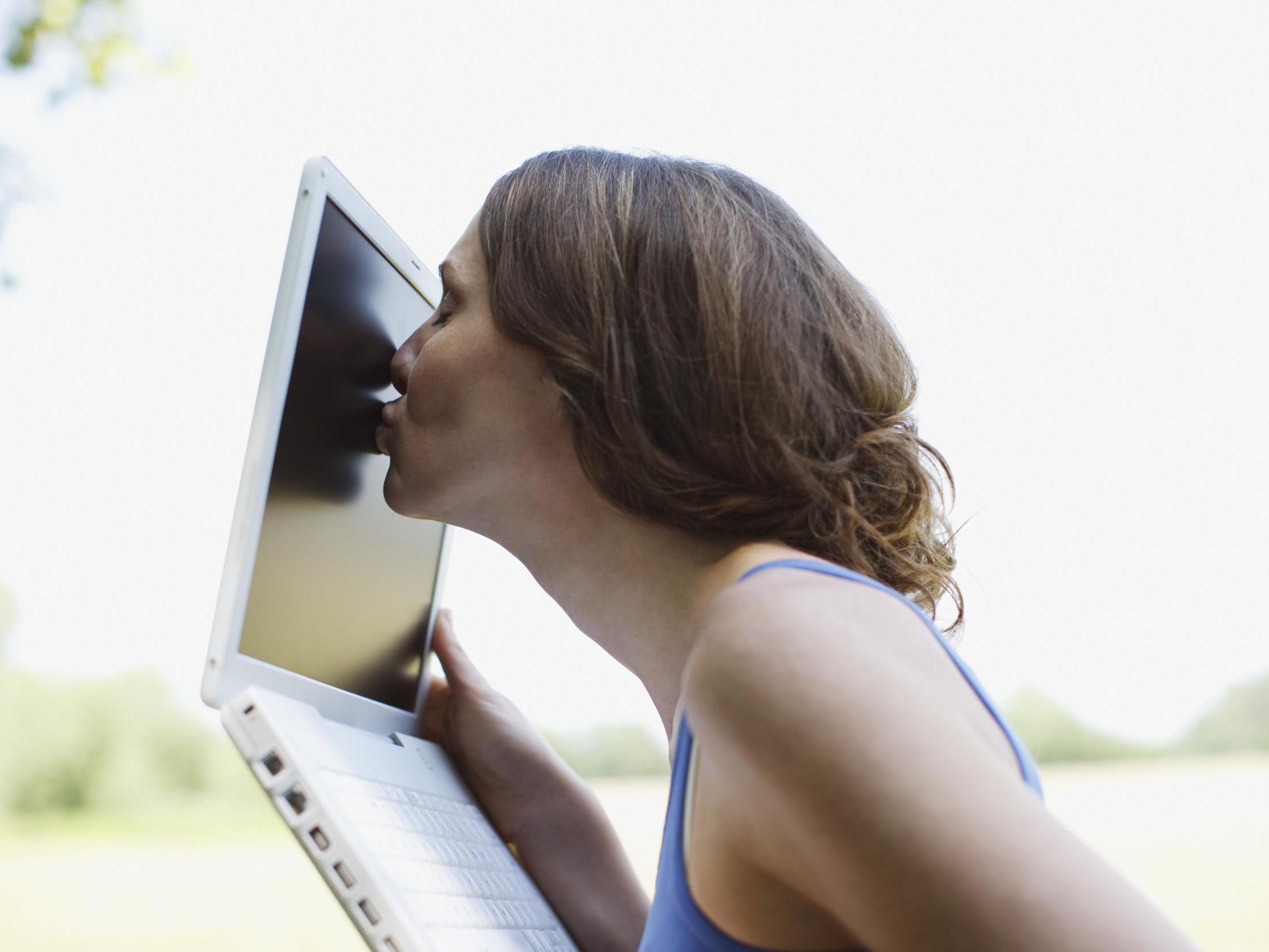 How to make your online dating profile stand out