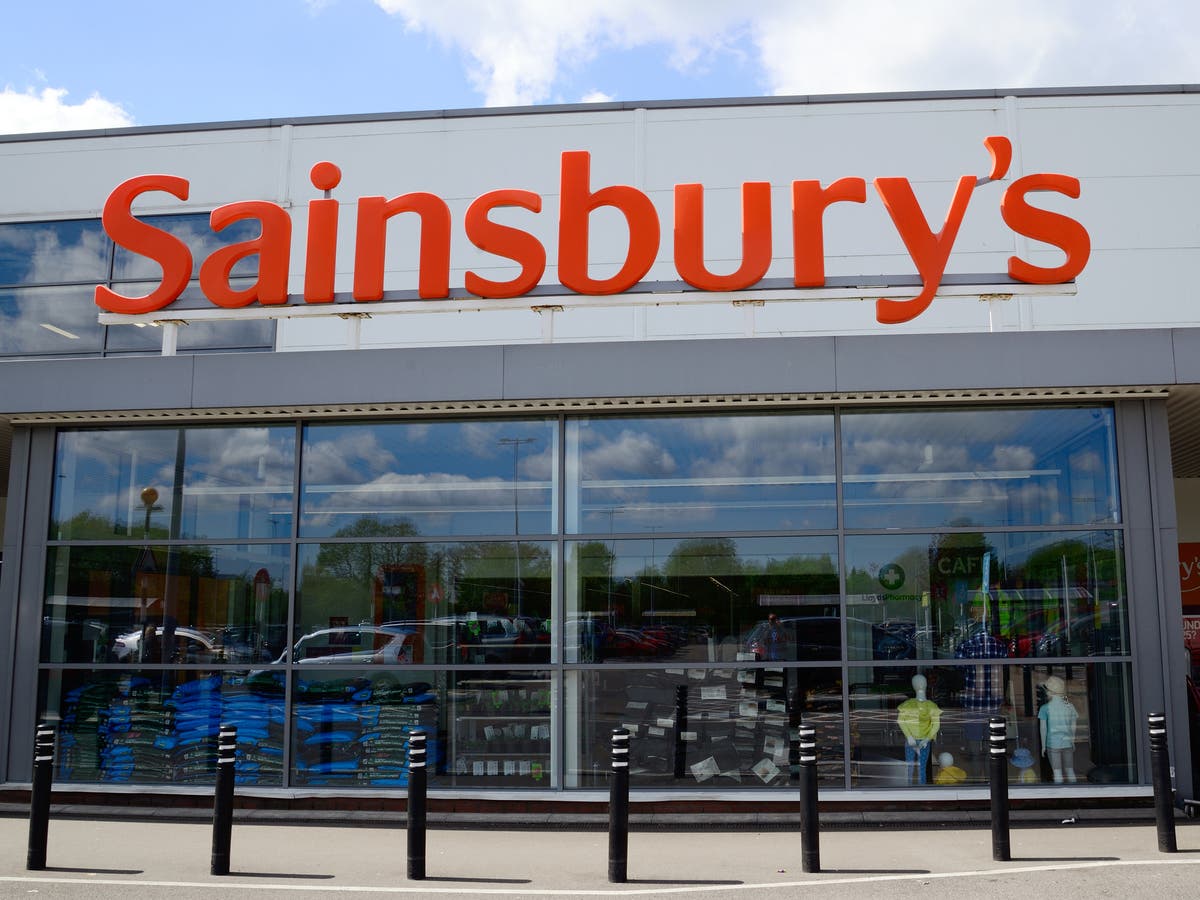 Woman accuses Sainsbury's of sexism after 'being told to pull her t shirt over her shorts'