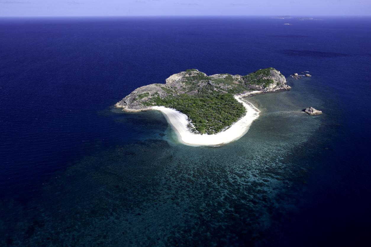 Coronavirus: British tourist flies to Australian holiday island after testing positive