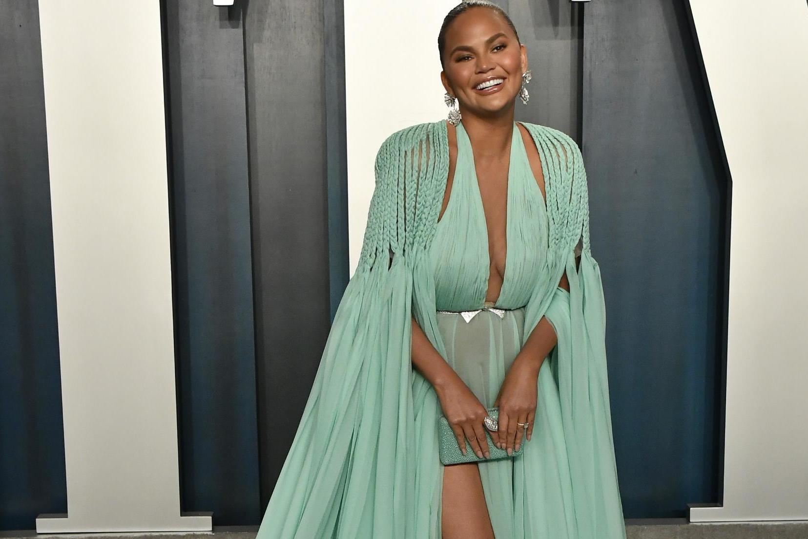 Chrissy Teigen defends Vanessa Hudgens over &apos;insensitive&apos; coronavirus comments