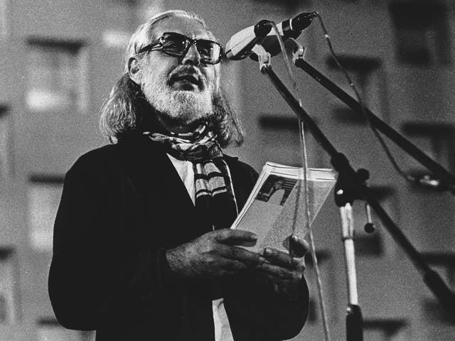 Cardenal reads a verse from one of his poetry books in 1980