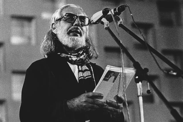 Cardenal reads a verse from one of his poetry books in 1980