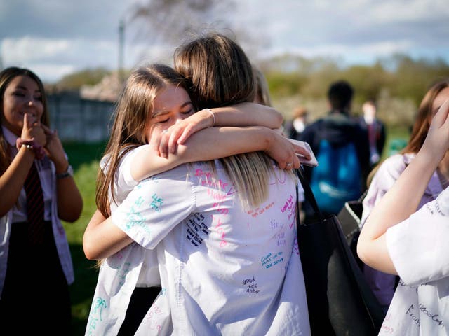 <p>School leaver celebrate the end of term</p>