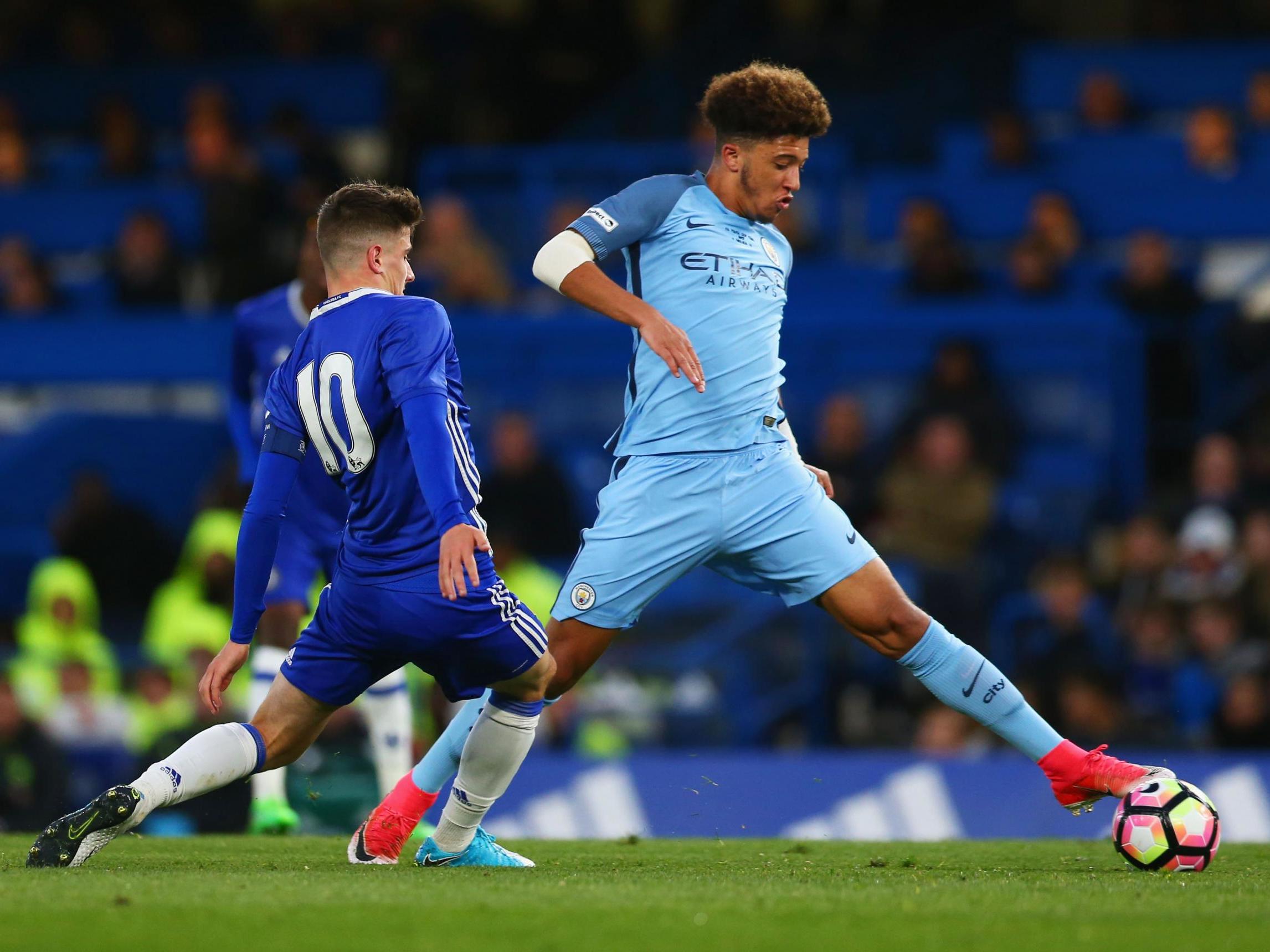 Jadon Sancho dribbles past Mason Mount in the FA Youth Cup final in 2017