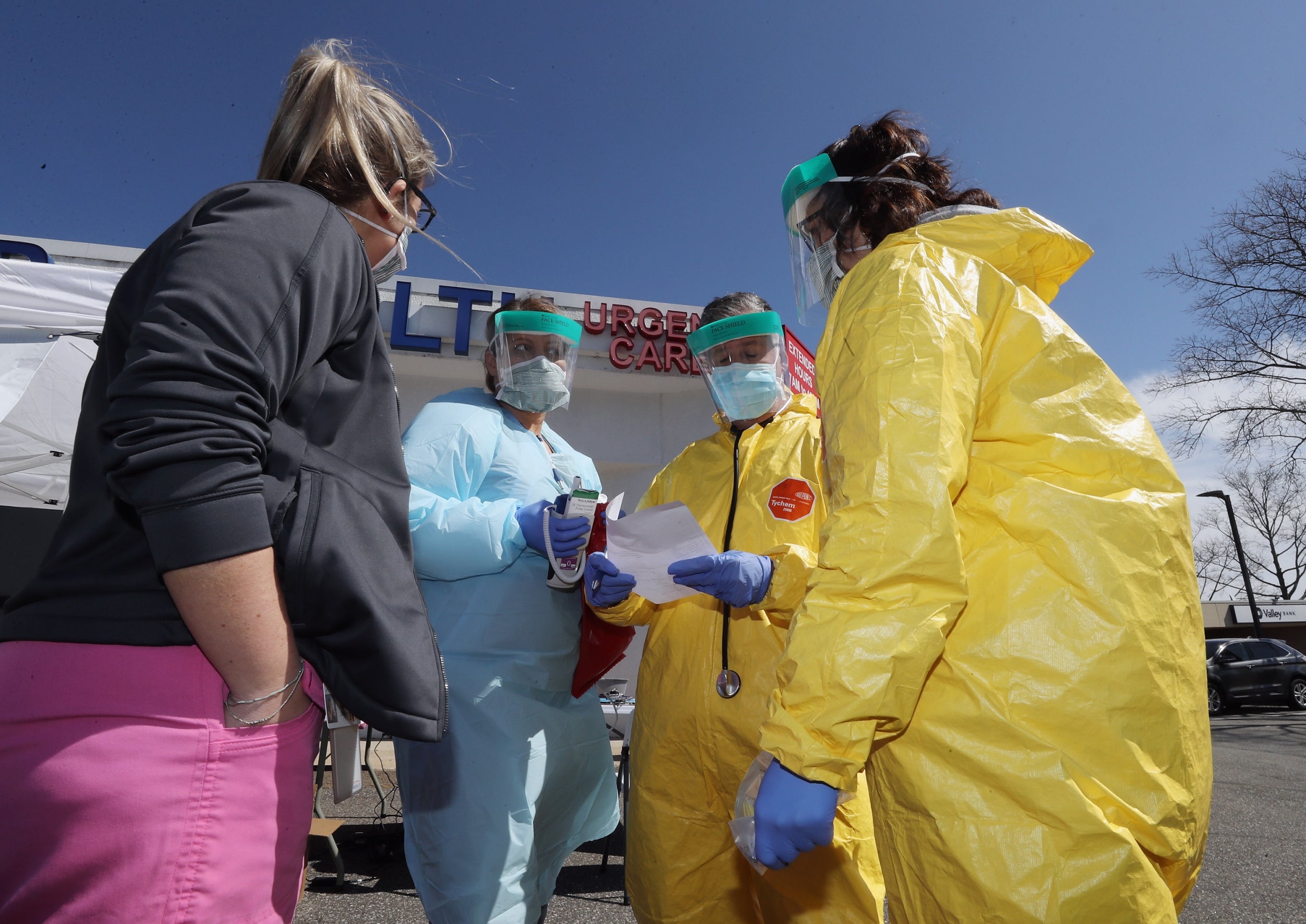 Coronavirus: AOC urges Trump to stop dragging feet after administration admits companies have not been ordered to make medical supplies