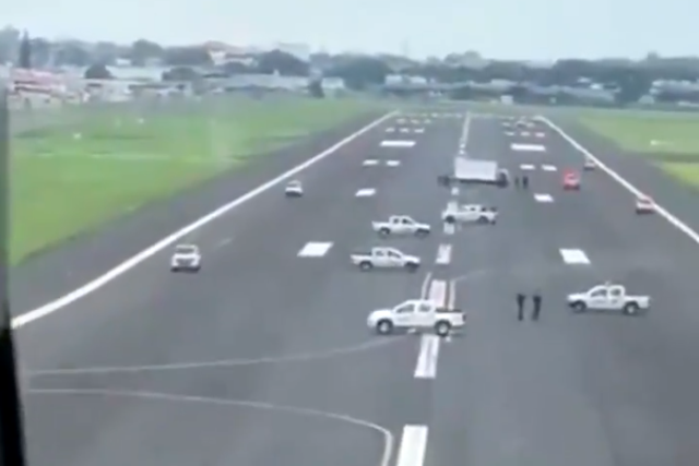 Guayaquil airport runway was blocked by trucks