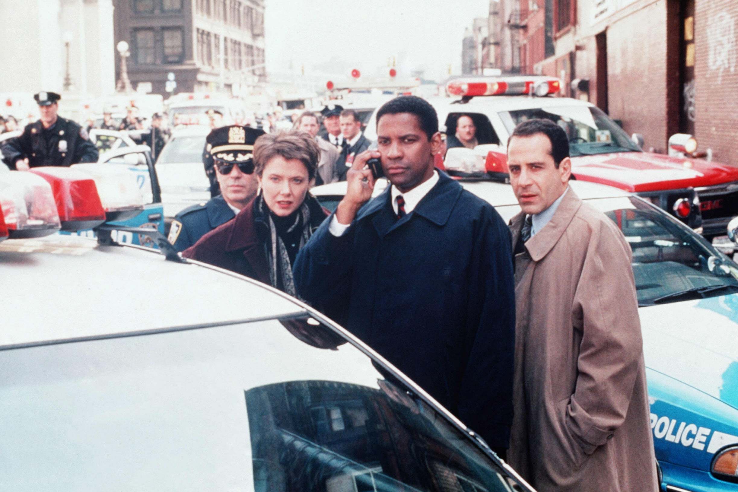 Denzel Washington and Annette Bening in 'The Siege'