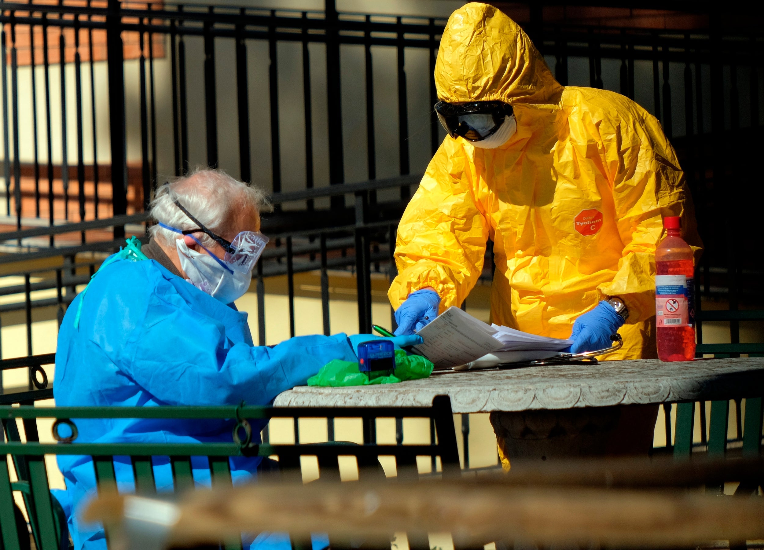 Medical and paramedical personnel in Rome