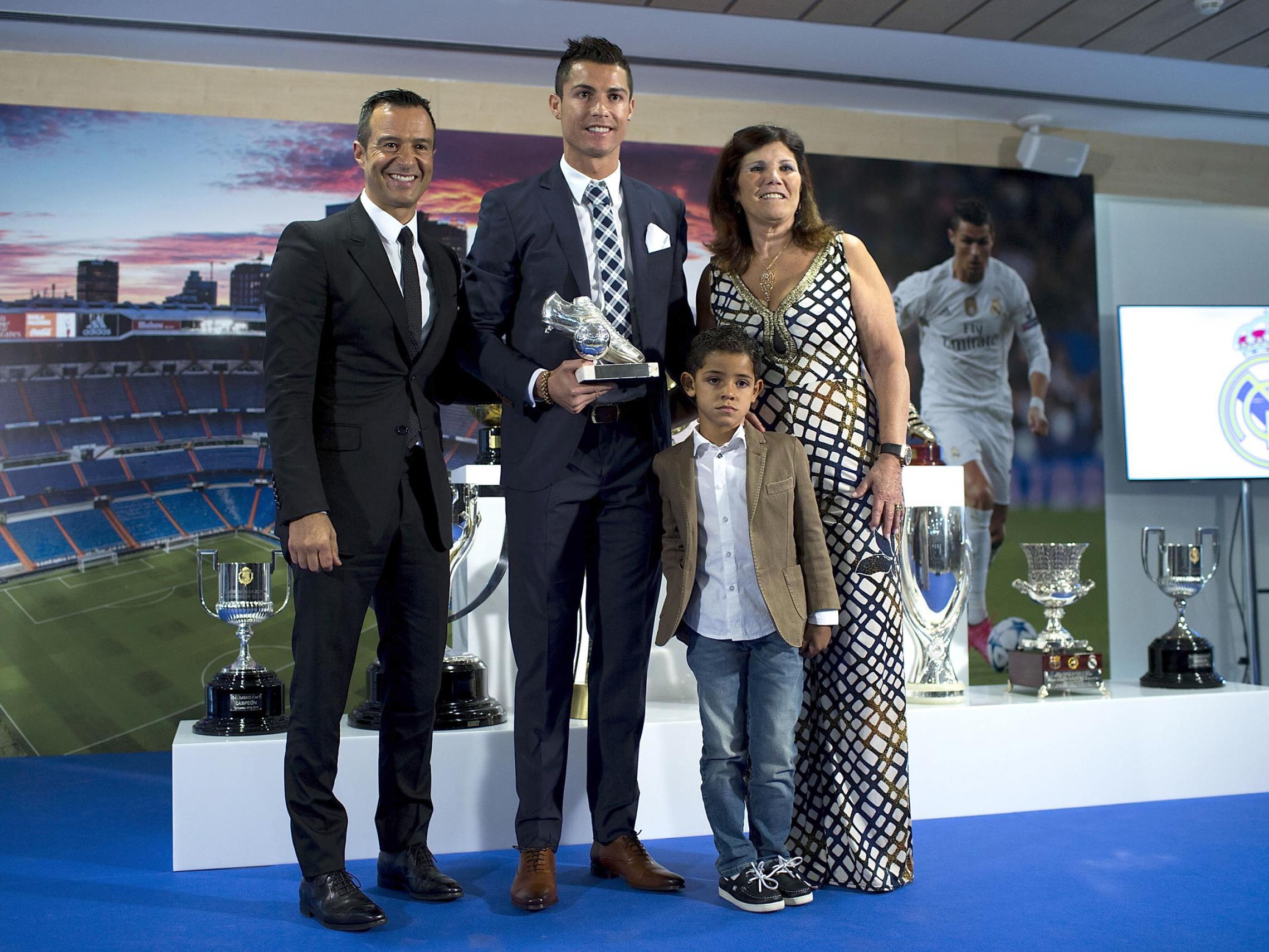 Jorge Mendes poses with Cristiano Ronaldo and his family