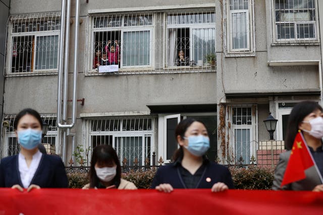 Residents bid farewell from their homes to a medical team from Guizhou province who is leaving Wuhan