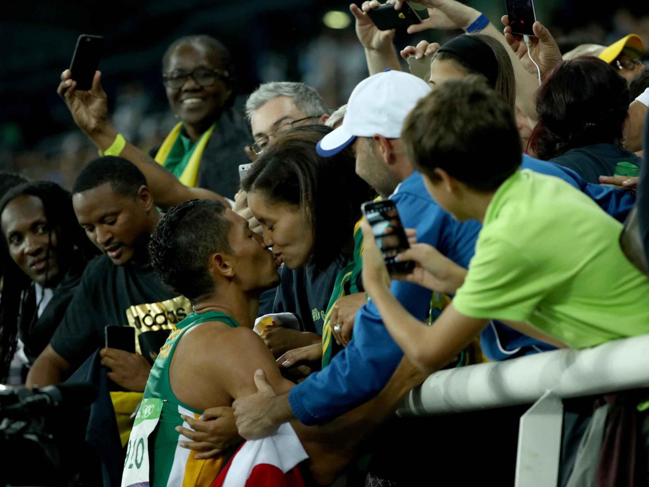 Wayde van Niekerk kisses wife Chesney Campbell after winning Olympic gold in 2016