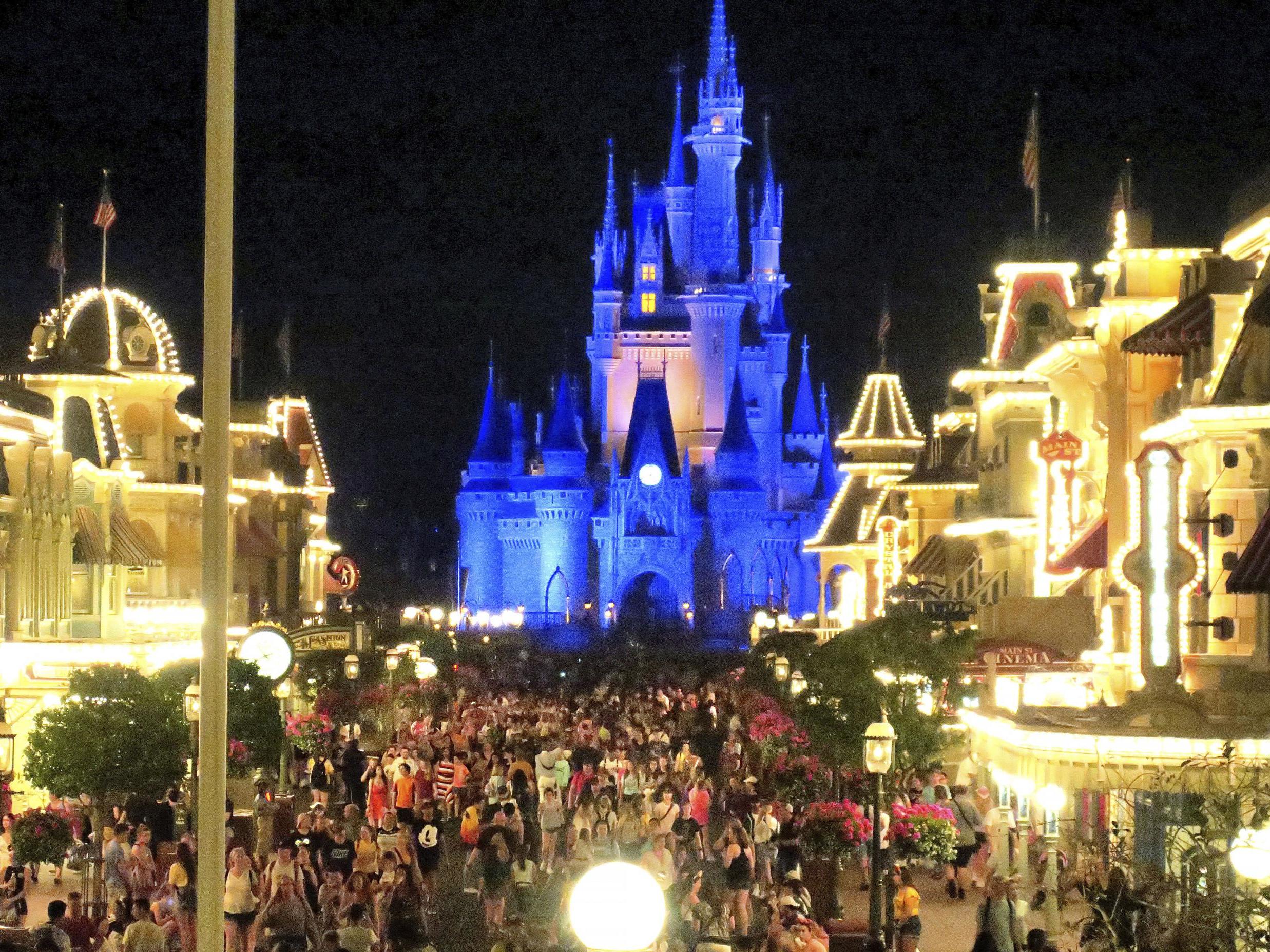 Guests at Disney theme parks are once again required to wear facemasks inside, the company announced this week.