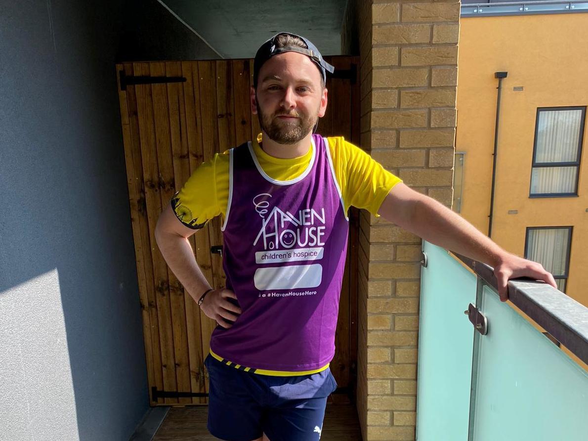 Coronavirus: Runner completes half-marathon on balcony amid lockdown