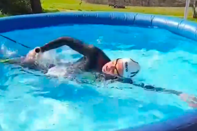 Sharon van Rouwendaal training in her paddling pool during lockdown