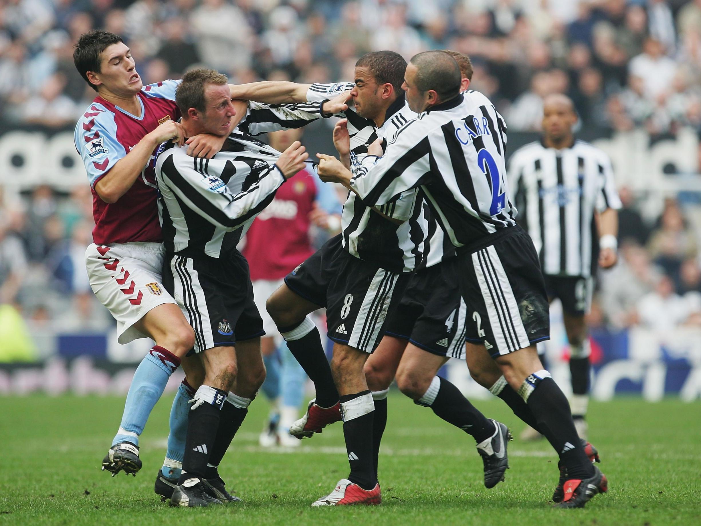 Lee Bowyer, second left, and Kieron Dyer come to blows