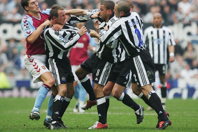 Lee Bowyer, second left, and Kieron Dyer come to blows