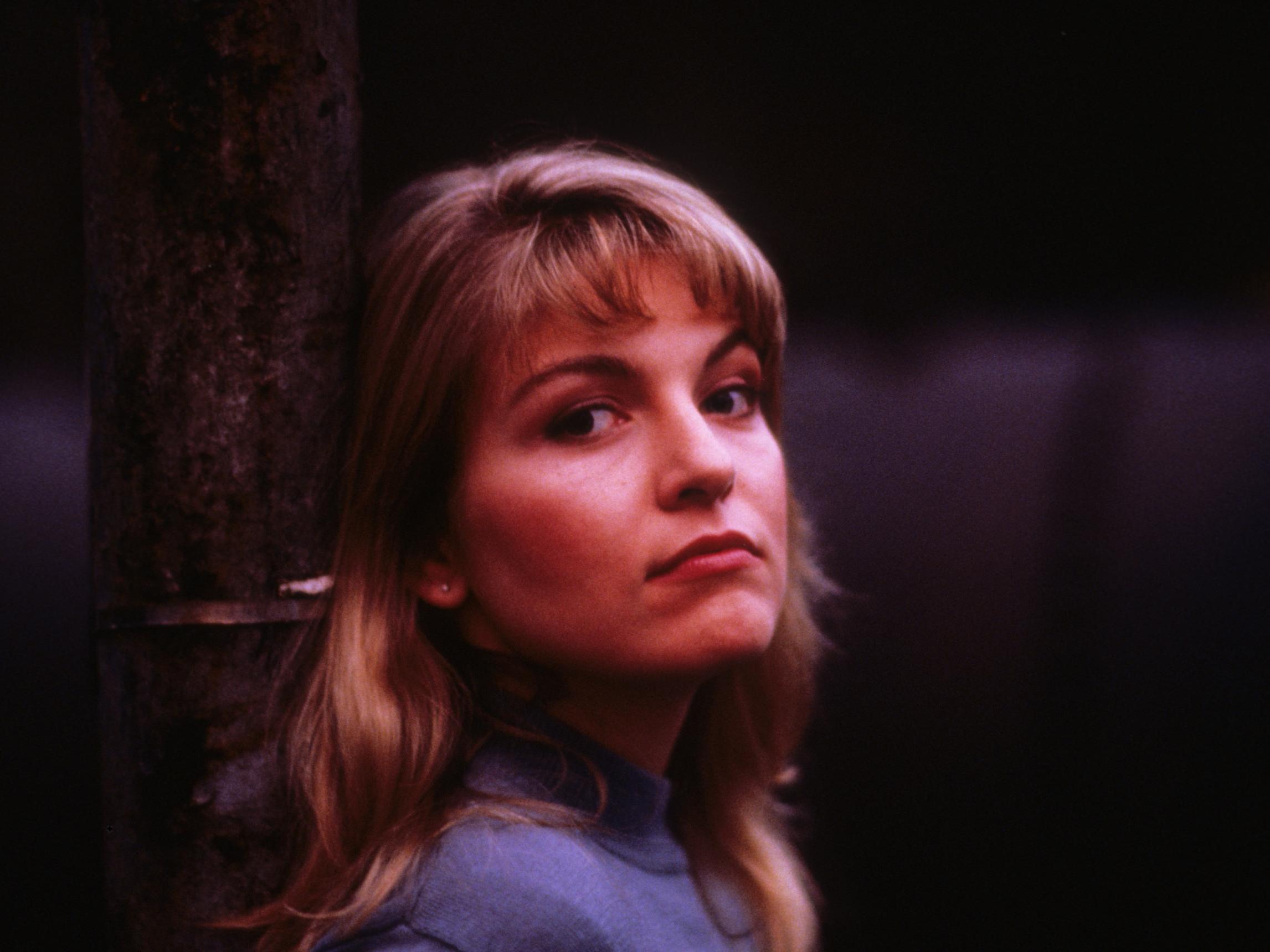 Sheryl Lee played two roles on the series, including that of murder victim Laura Palmer