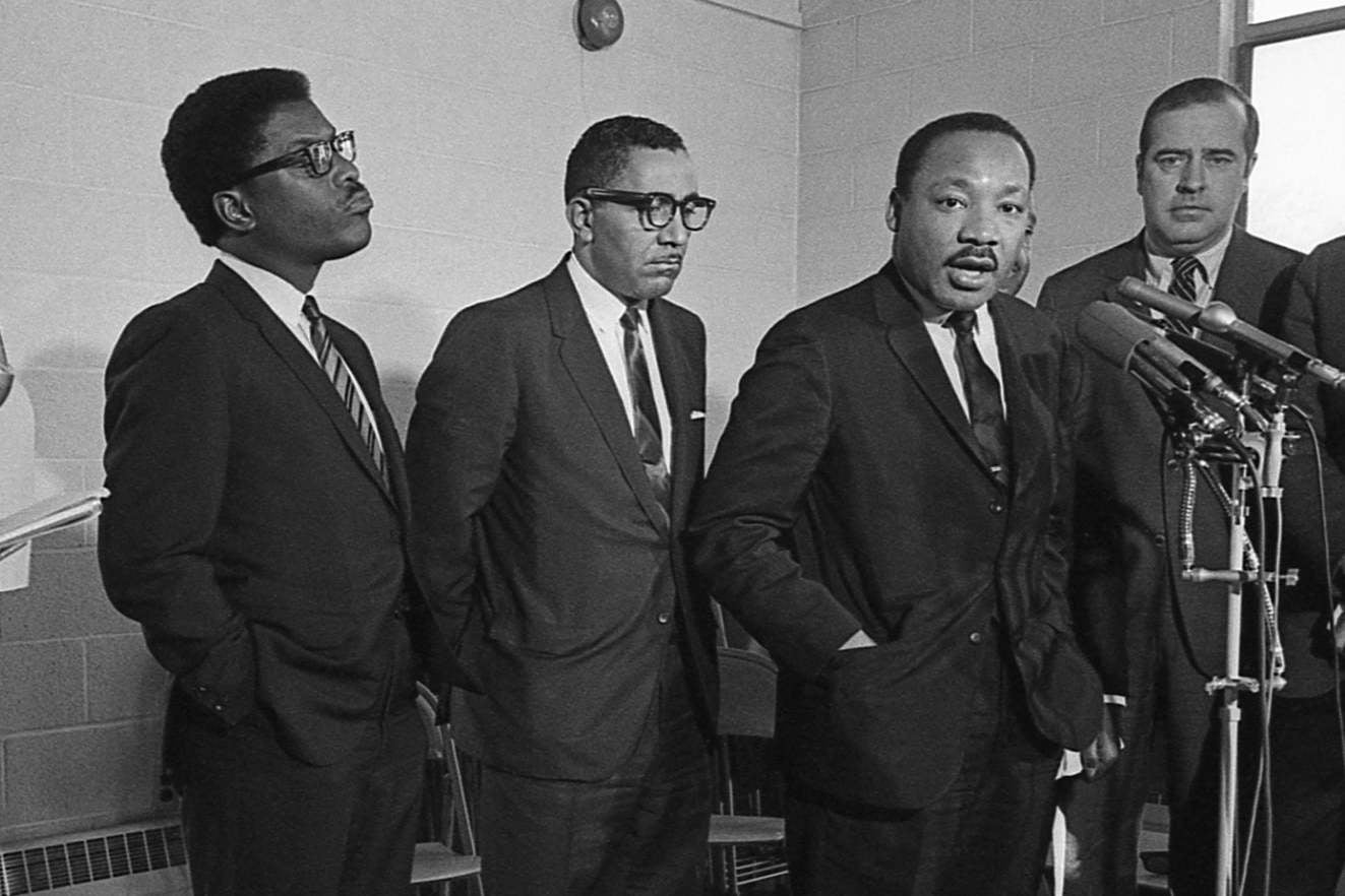 &#13;
Joseph Lowery (centre left) behind Martin Luther King Jr in 1968 &#13;