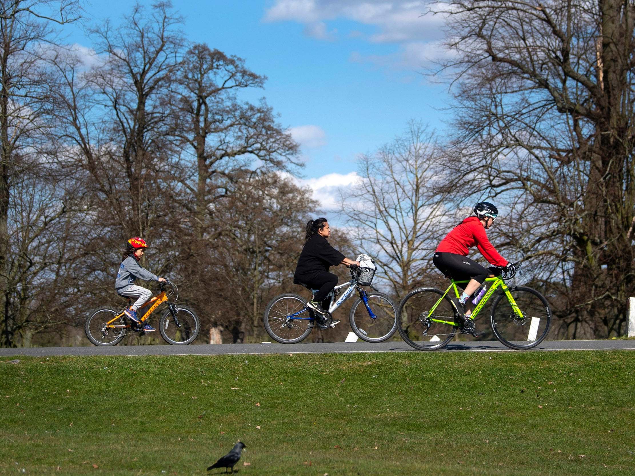 UK weather forecast: Easter weekend to bring 26C temperatures before 'intense' rain, thunder and lightning