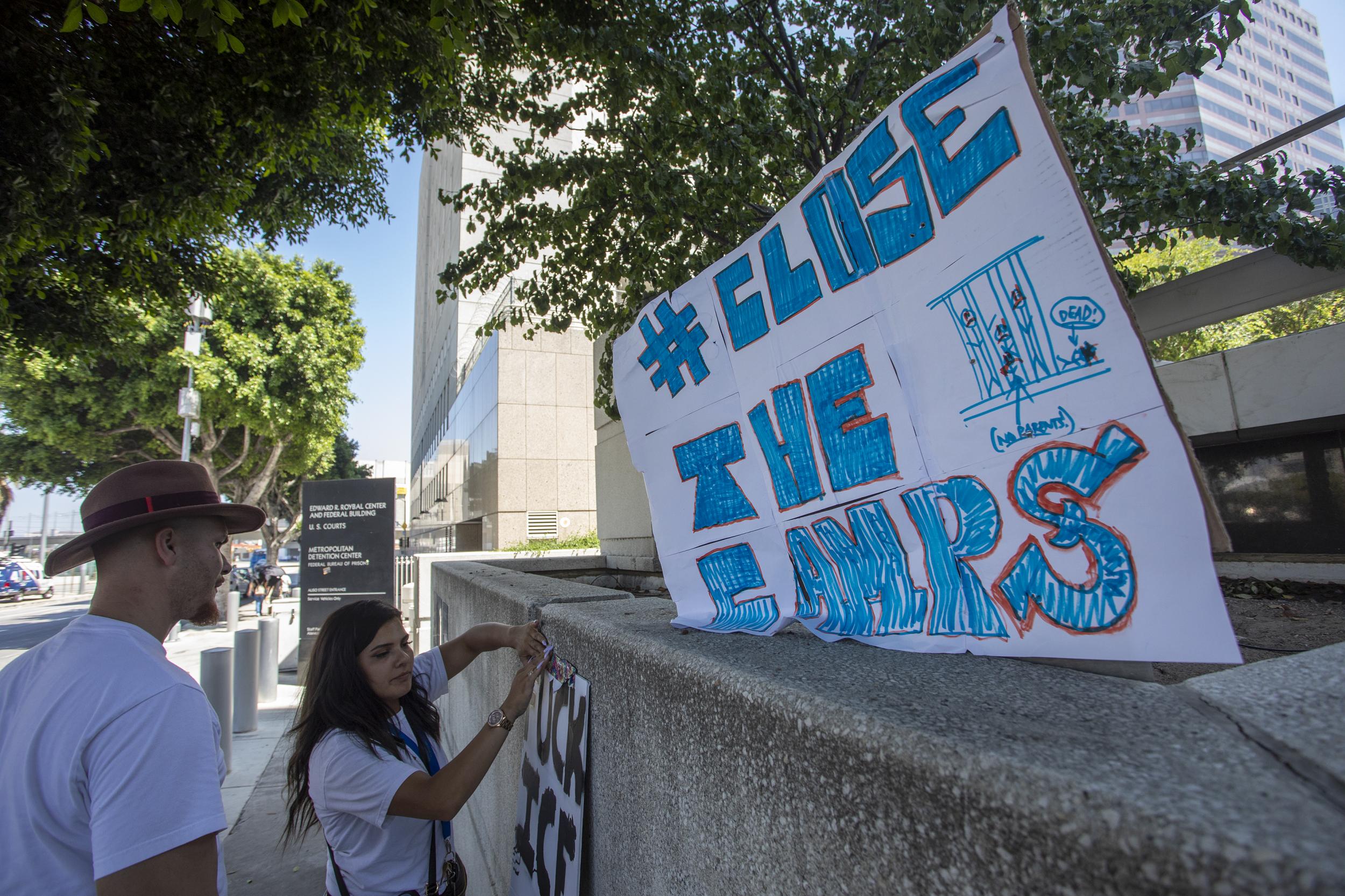 Coronavirus: Democrats demand suspension of ICE arrests as migrant detainee infections soar