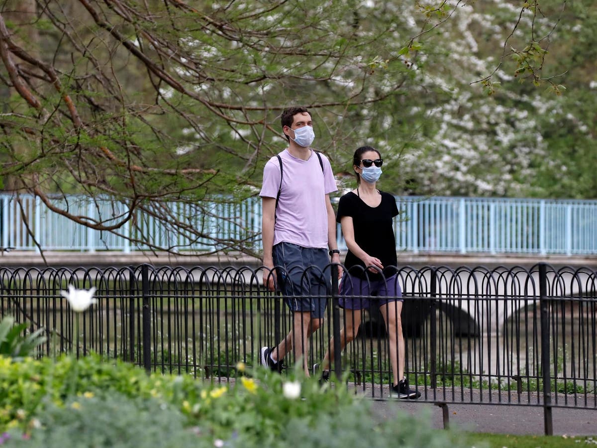 Cambridge University suggests one-way public spaces and using tongs ...