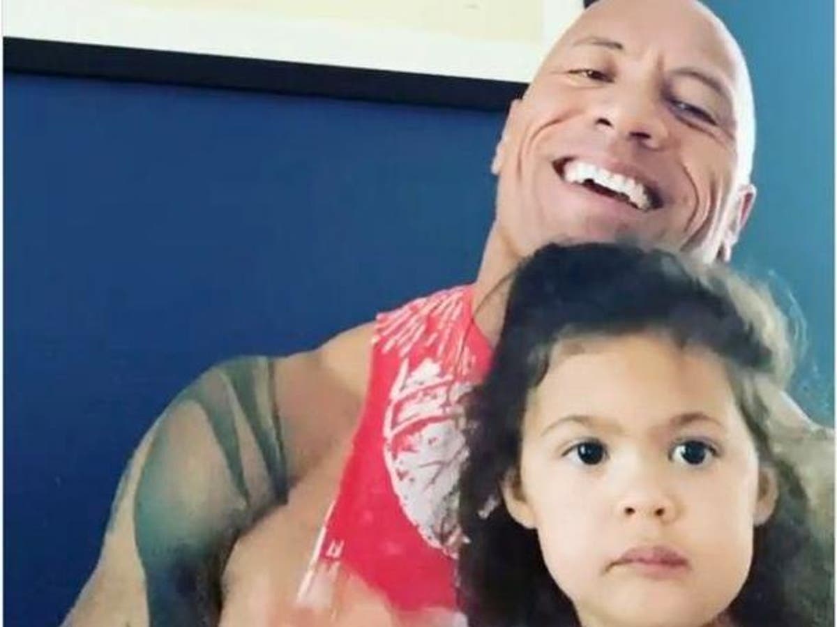 The Rock Delights Fans By Singing Moana Song To His Young Daughter The Independent The Independent
