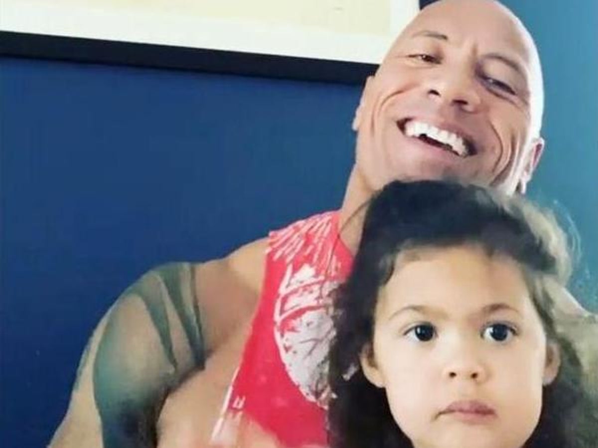 The Rock Delights Fans By Singing Moana Song To His Young Daughter The Independent The Independent