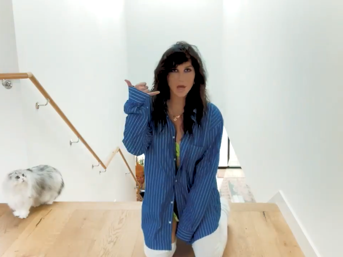 Kesha debuts quarantine song paying tribute to Home Alone’s Macaulay