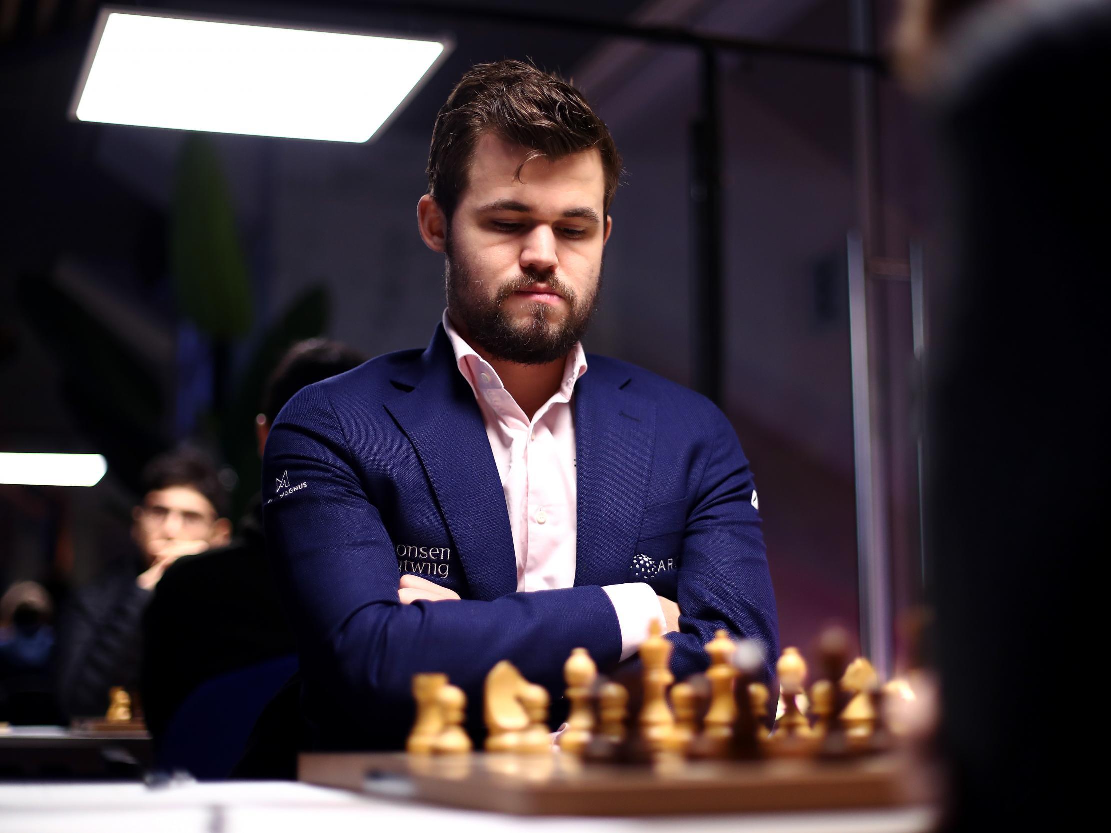 Magnus Carlsen arrives late for chess game and still beats