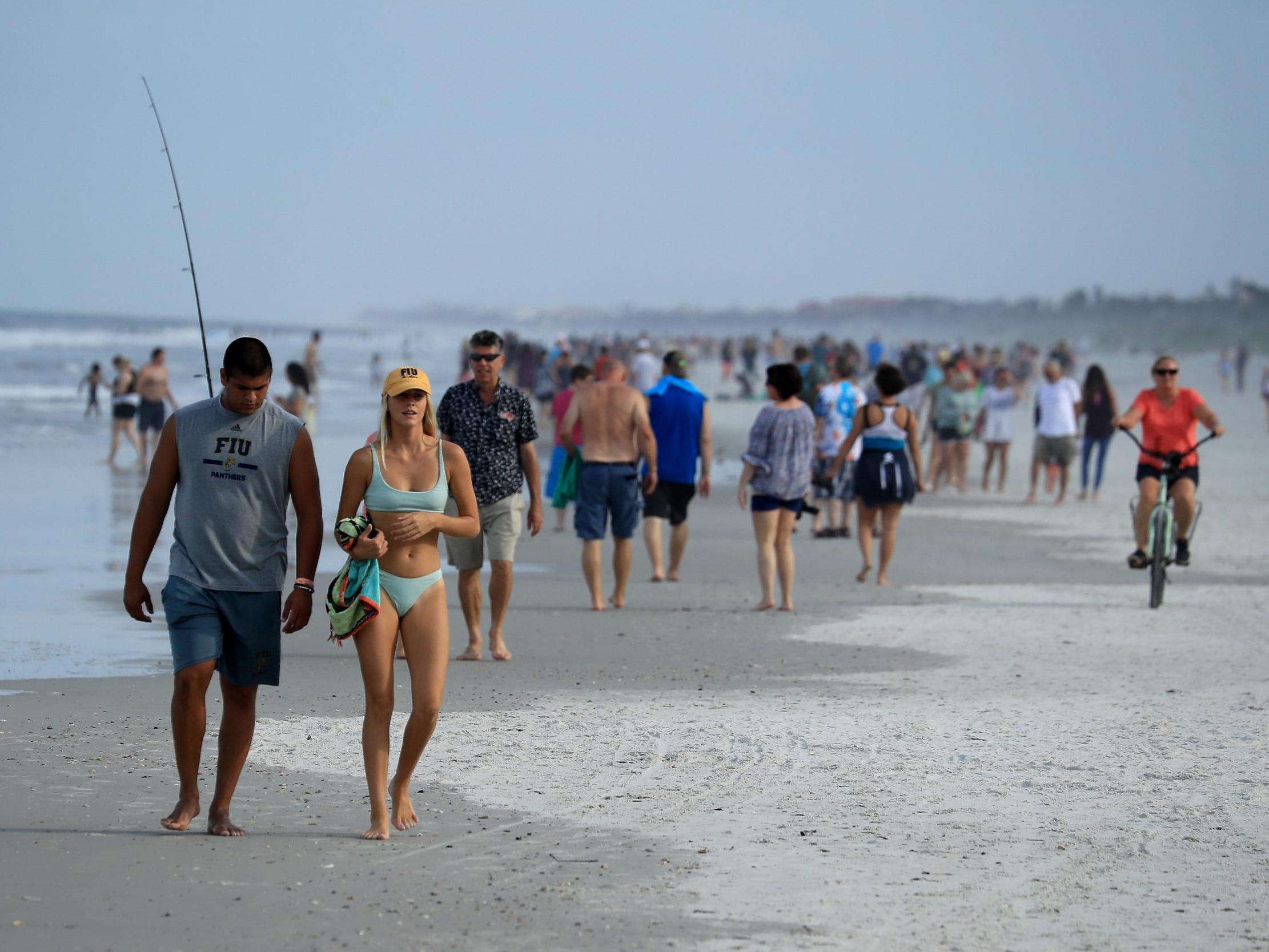 Police arrest homicide suspect while enforcing social distancing on Florida beach thumbnail