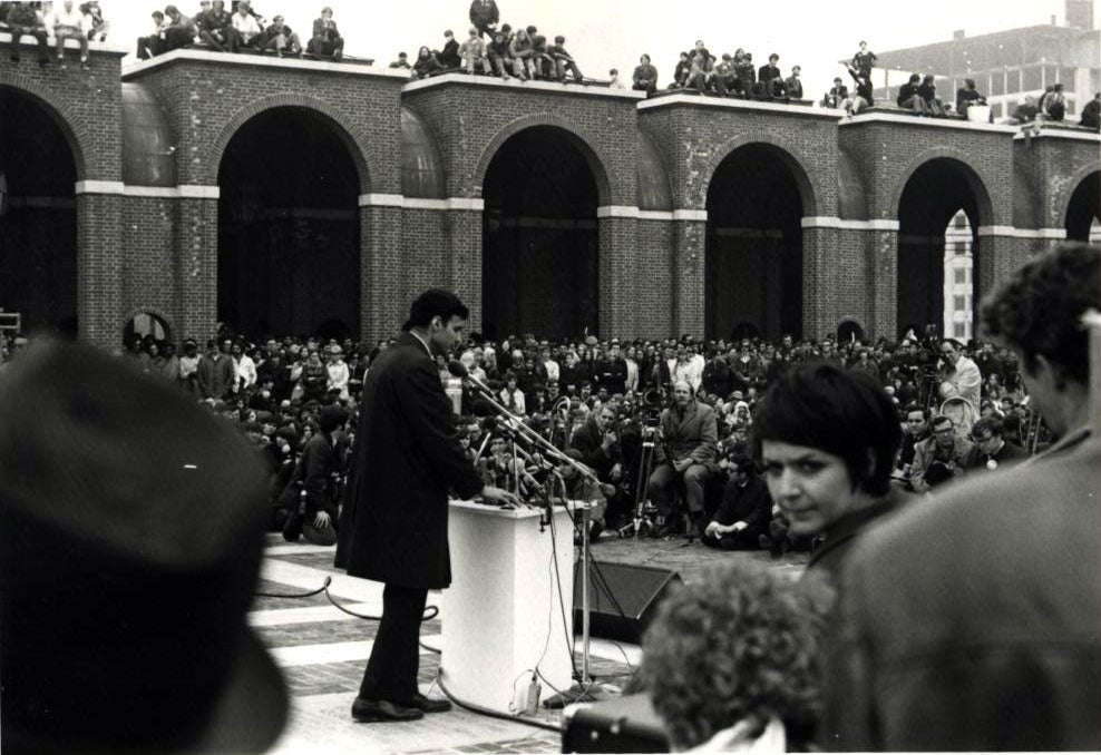 Consumer activist Ralph Nader speaks to the crowd on the eve of Earth Day