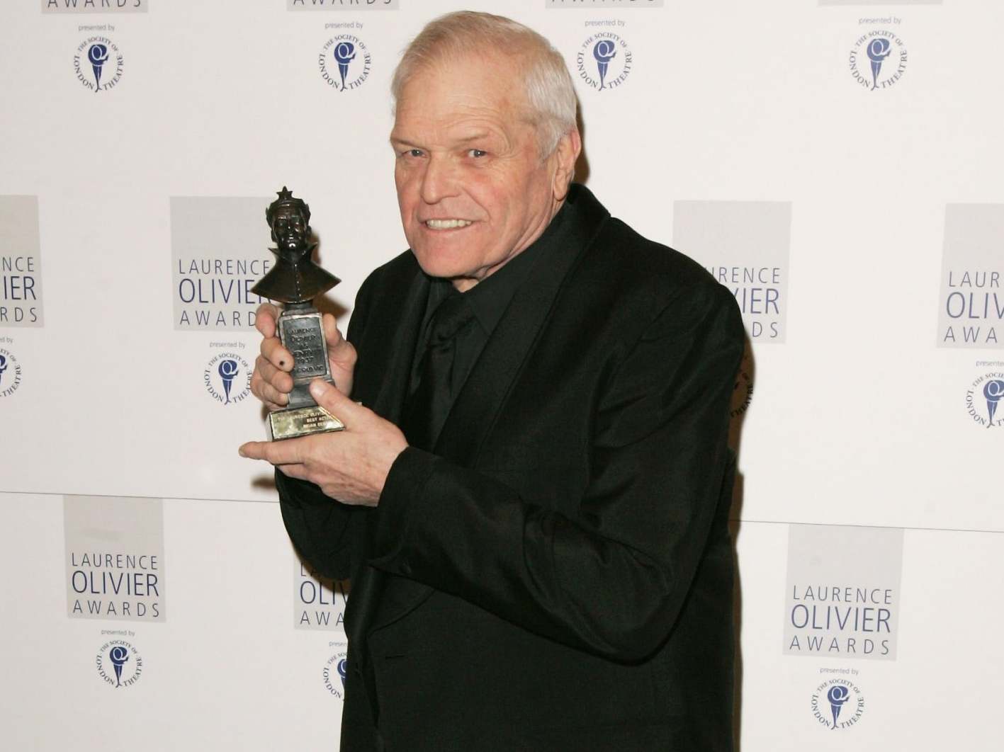Dennehy poses with his award for ‘Death of a Salesman’