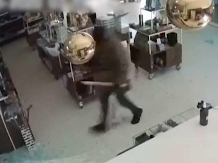 CCTV footage shows the thief carrying out the heist